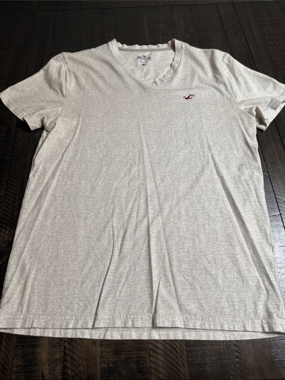Hollister Men’s Cream V-Neck with Maroon Logo